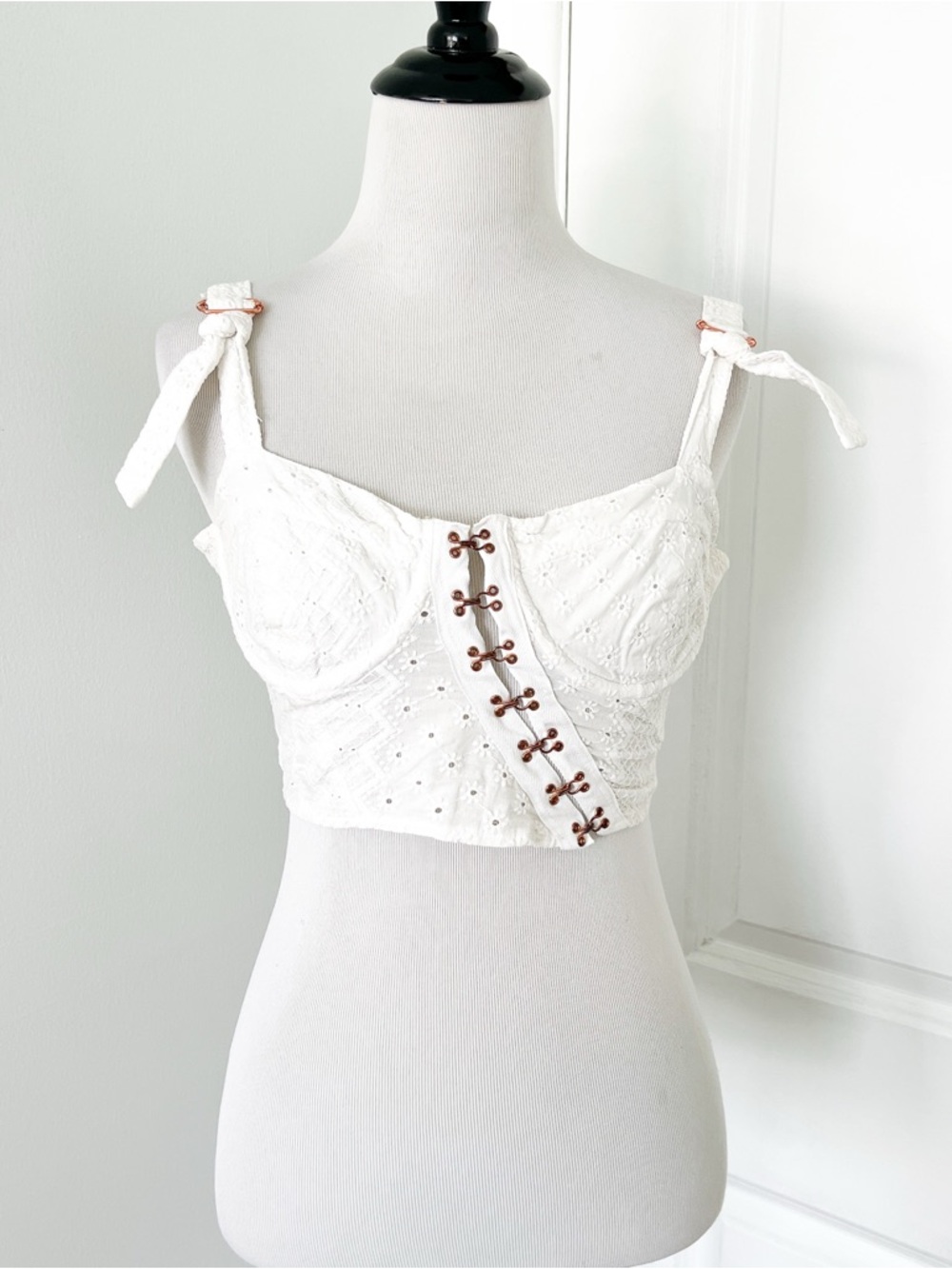 For Love & Lemons White Eyelet Tie-Shoulder Cropped Bustier - Small